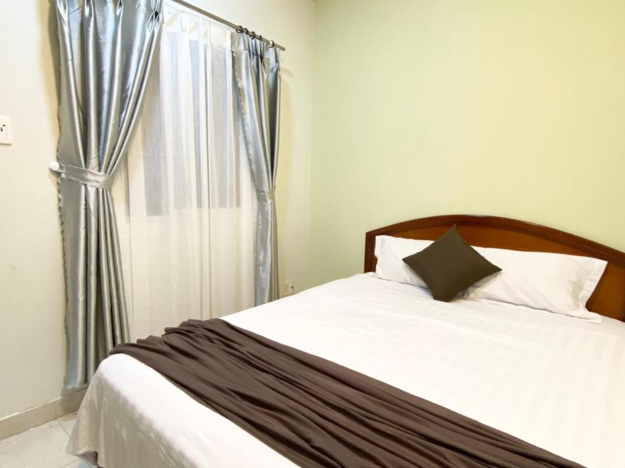 Acorn Hotel 2*