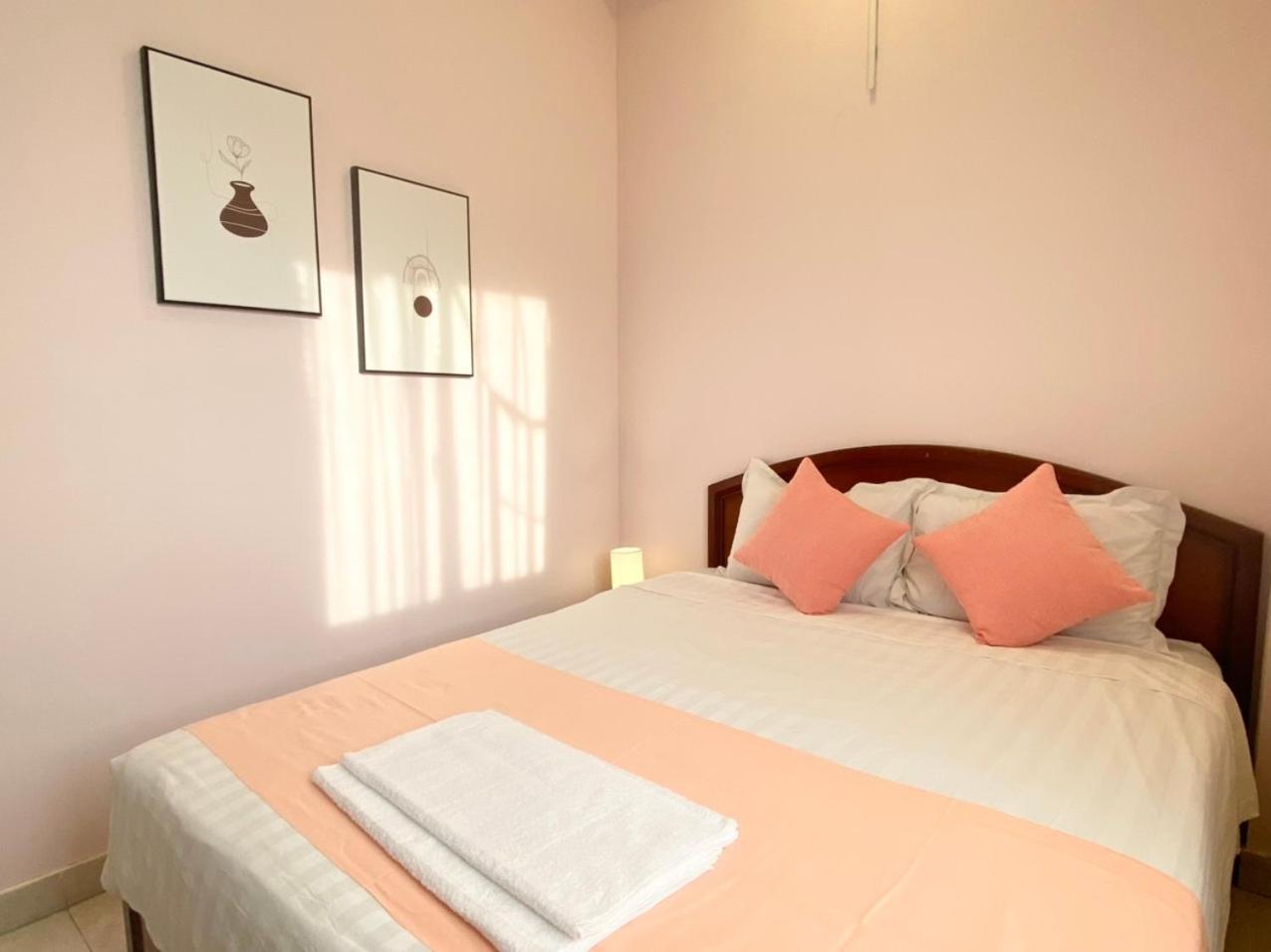 Acorn Hotel 2*