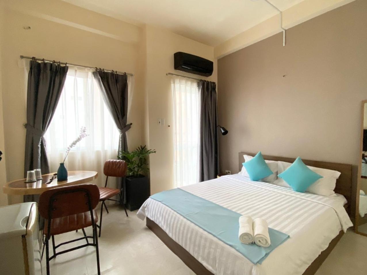 Acorn Hotel 2*