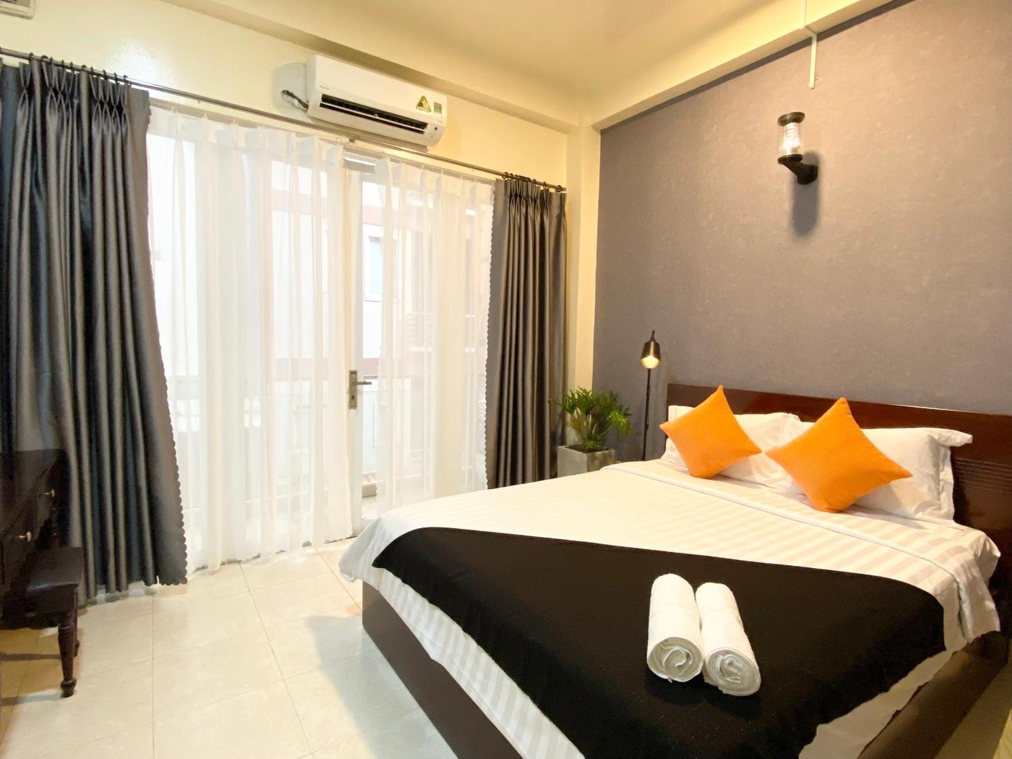 Acorn Hotel 2*