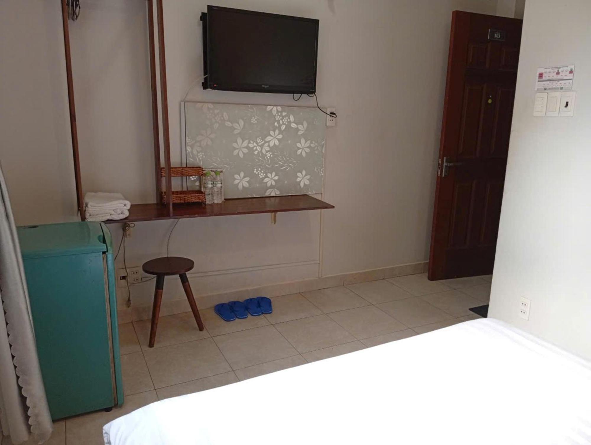 Acorn Hotel 2*